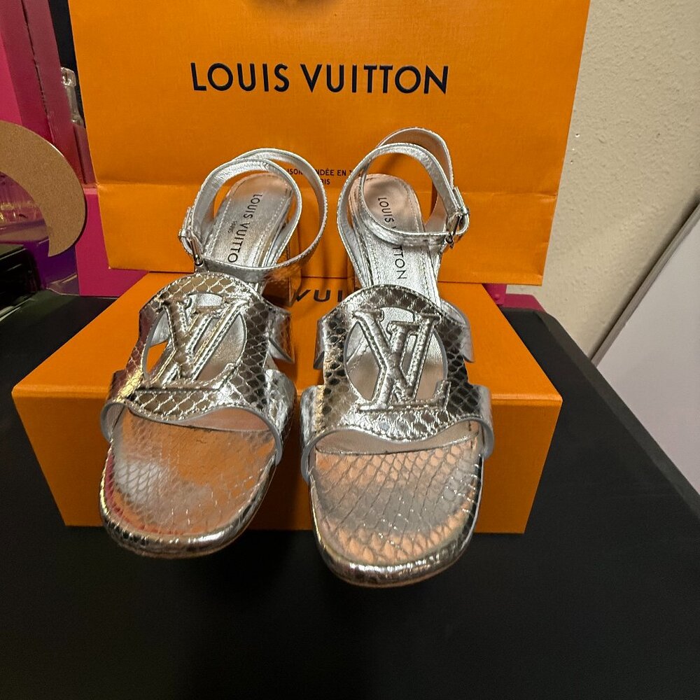 Louis Vuitton Isola Sandals in metallic “Argent” silve